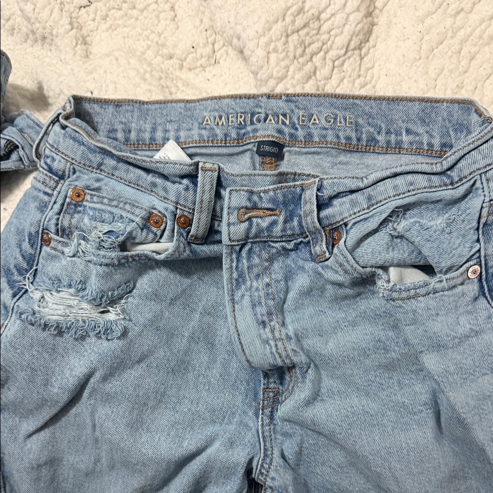 American Eagle Outfitters Light Blue Distressed High-Rise Jeans